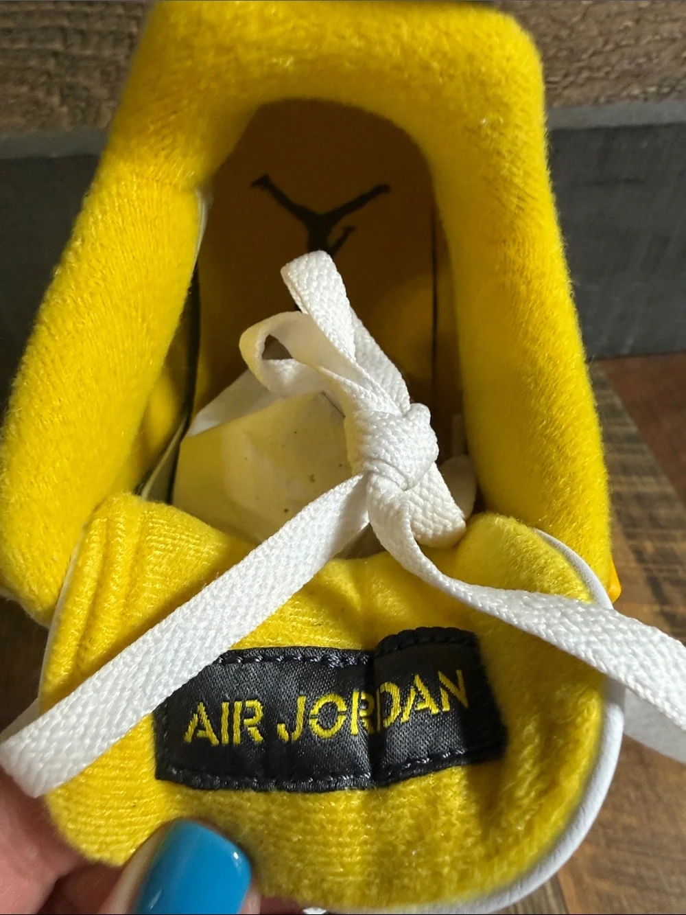 Nike Air Jordan 4 Retro Vivid Sulfur White Yellow Women’s 8.5 Men’s 7 DS